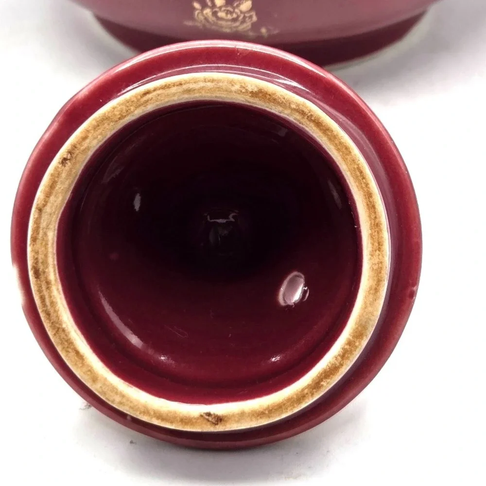Hall Teapot #0693 Windshield Pattern 6 cup Crimson Red with Gold Roses and‎ Trim